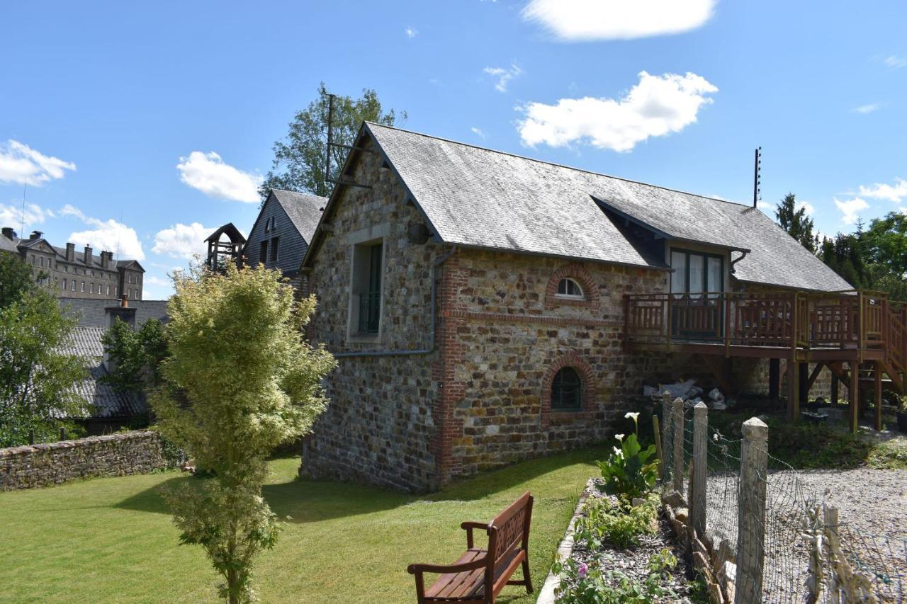 Gites In Le Neufbourg -Mortain Exterior foto